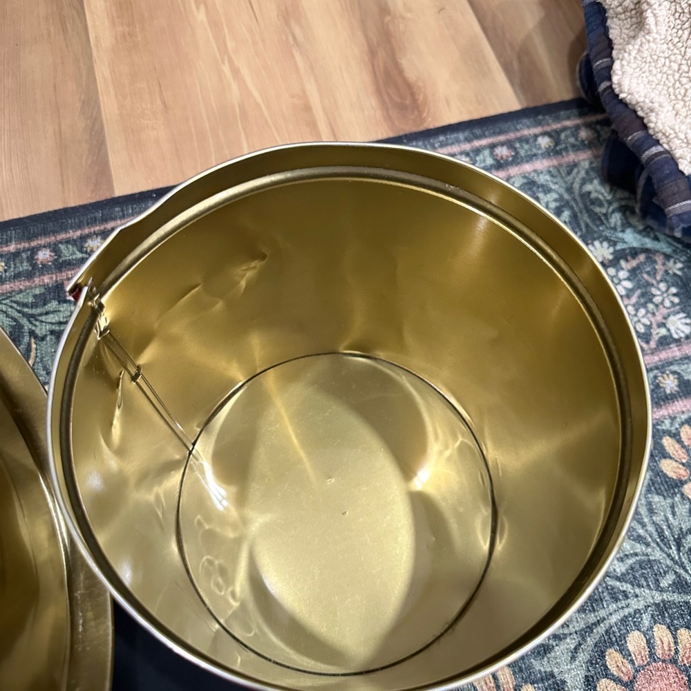 Vtg CHARLES CHIPS Round Metal Tin W Lid Yellow Brown Color Arlington NJ USA NICE - Picture 5 of 10